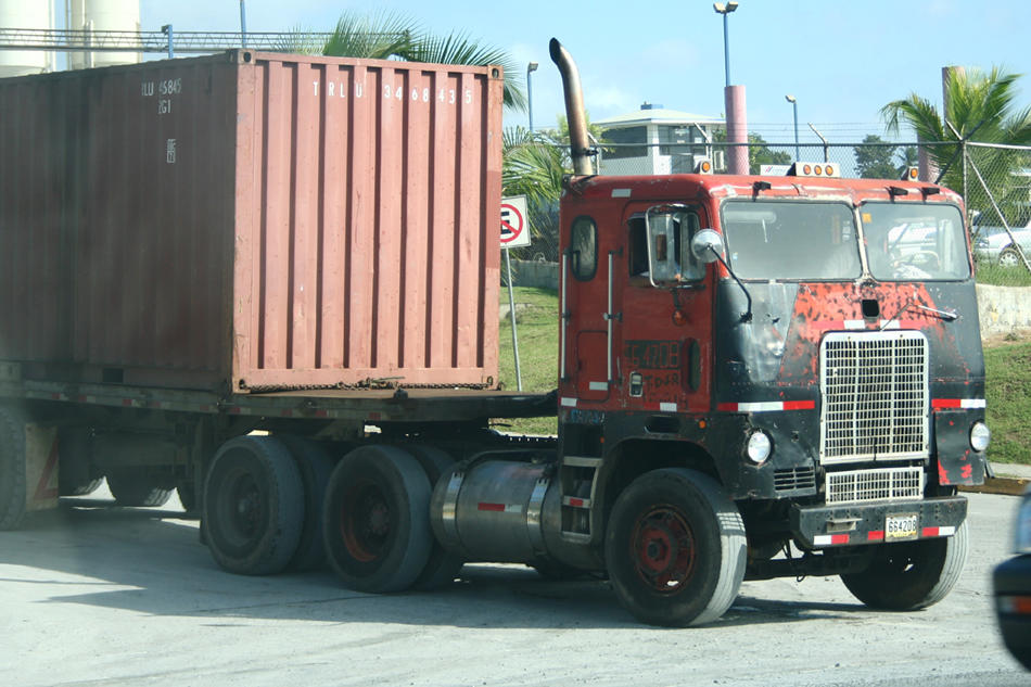 Freightliner blanc WFT63